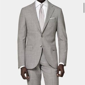 SuitSupply Light Grey Perennial Lazio Suit. Jacket: 40R. Trouser: 33x30